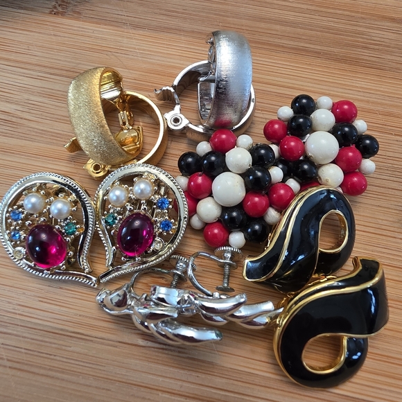 *Final Price* Huge Tray Assortment Lot Vintage Brooches & Earrings Bundle Estate - Picture 7 of 15